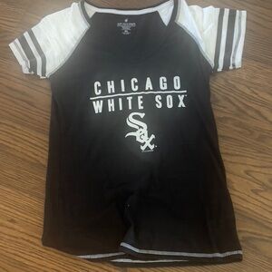Chicago White Sox Women's Black and White Short Sleeve Tee